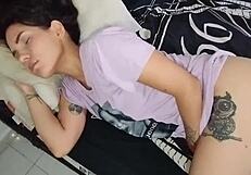 Sexo diario con chica de cuarto termina en mamada de polla y follada al estilo vaquerita?