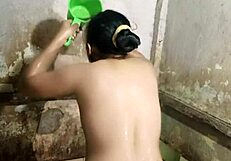 Mandi Sambil Colmek Di Kamar Mandi
