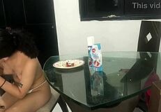 Me pongo bien cachonda cuando como una buena polla con fresa y crema parte 1