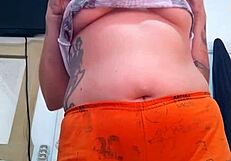 loira casada contrasts her married life with camera exhibition