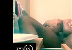 Elbújtam és felvettem ezt a nagy segg lovaglást a szülők házában, amíg krémesedik