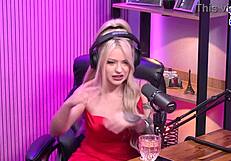 Ela Gemeu Para As Duas Gostosas