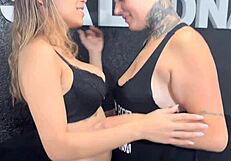 EU SOU HETERO MAIS A MINHA QUE EU NÃO SABIA QUE ERA LÉSBICA CHUPOU A MINHA BUCETA NÃO RESISTI E GOZEI NA BOCA DELA