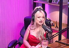 Ela Gemeu Para As Duas Gostosas