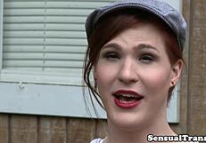 Lahko obvladaš te senzualne trans ženske, ki hrepenijo po intenzivnem analseksu z velikimi joškami in izlivoma?