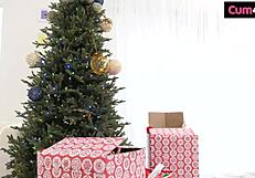 Christmas Cum Dumpsters Kenzie And Vina Beg For Cock And Cum For The Holidays