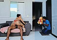 Meu Namorado Trouxe Presente Romantico E Me Pegou Fodendo Irmao No Dia Dos Namorados Eu Prefiro Pau Grande No Cu!