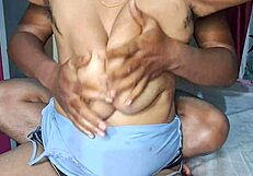 พี่สะใภ้เดซี่อินเดียร้อนๆ นมใหญ่โดนนวดน้ำมัน