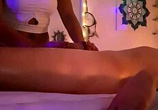 massagista mel is maravilhosa with her hands