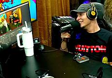 The young girl lifted and showed her ass, winked at the camera deliciously for you all - what does she deserve - Bruna Lambertini & Isa Moura