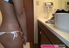 男がバンコクの街で可愛い金髪日本人娘に中出し