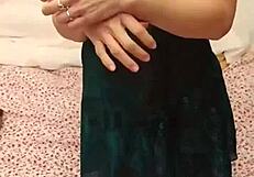 Cogiendo a Lo Bestia a Mi Suegra Mientras Mi Novia Duerme y La Lleno de Semen