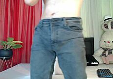 Boy With Jeans Aloe And Masturbates For You