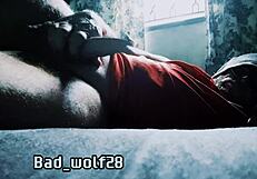 男人的阴茎是他身体上用于排尿和性交的部分 bad wolf28 抚摸他的阴茎。