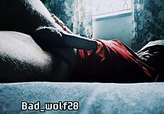 男人的阴茎是他身体上用于排尿和性交的部分 bad wolf28 抚摸他的阴茎。