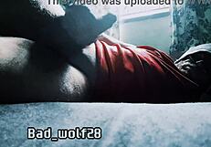 男人的阴茎是他身体上用于排尿和性交的部分 bad wolf28 抚摸他的阴茎。