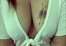 Viral Teacher Naglakad Ng Walang Bra Sa Public Road At Nilaro Ang Susu.