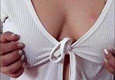 Viral Teacher Naglakad Ng Walang Bra Sa Public Road At Nilaro Ang Susu.