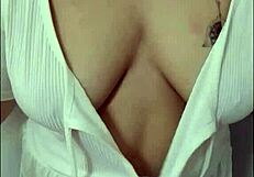 Viral Teacher Naglakad Ng Walang Bra Sa Public Road At Nilaro Ang Susu.