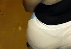 Acosando a Madura Venezolana Culona en las Calles de Lima con Hilo Rojo Parte 2.