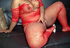 Ebony girl masturbates with dildo now!