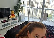 큰 가슴 빨강머리 마사지 강렬해져, 레드 에비와