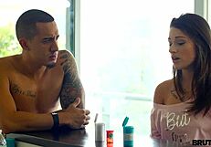 hermanastra es follada duramente por su hermanastro