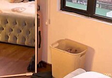 Sexo Duro Con La Vecina Mientras Habla Por Celular Con El Cornudo De Su Novio, Rompo Su Pantalon Y Su Culo