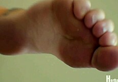 lilly's pointed toes in nude pregnant fetish