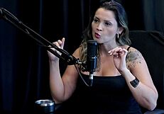 Le gusta la polla media, paró la grabación por la posición, el cliente no pagó y se quedó sin más por Agatha en tanga roja