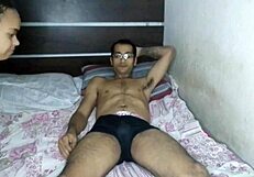 Novinha sentando gostoso de sainha jeans