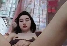 Amateur Girl Masturbates Horny And Alone!