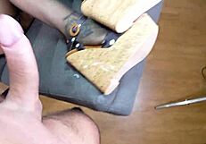 Footjob mit kork-heels von linamila fussfetisch