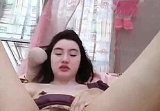 Amateur Girl Masturbates Horny And Alone!