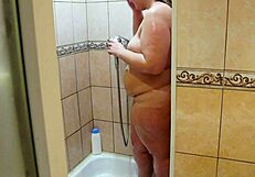 Chubby milf washes and shaves in shower