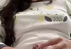 シーメールがチンポにヘアクリップつけてソロオナニー