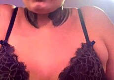 Fiquei com muito tesao na academia treinando que acabei indo pro banheiro manjar e gozar gostoso