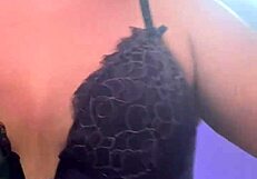 Fiquei com muito tesao na academia treinando que acabei indo pro banheiro manjar e gozar gostoso