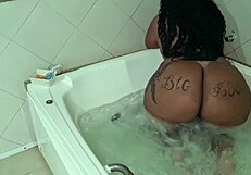 Estreando Meu Brinquedinho Novo - Sexo Na Hidromassagem