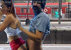 Io e il mio partner abbiamo scopato nel terminale del treno pubblicamente