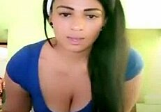 Colombiana Caliente Teases With Her Heat