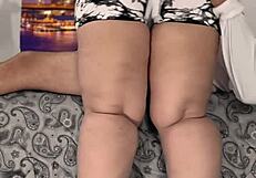 Madrastra culona latina zorra se arrodilla y me chupa la verga con ganas hasta que me vengo en su boca - amateur sucio