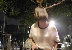 Ting Xuan reveals her butt outdoors, but watch what happens next