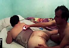 Llenando el culo de la gorda de cera y luego comiendole todo el coño fetiche de velas