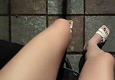 Ting Xuan reveals her butt outdoors, but watch what happens next