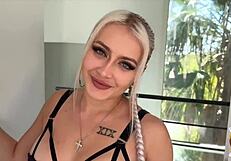 Joy Sublime Blonde Se Fait Pénétrer Par Deux Bites