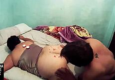 Llenando el culo de la gorda de cera y luego comiendole todo el coño fetiche de velas