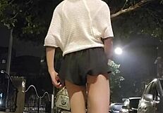 Ting Xuan reveals her butt outdoors, but watch what happens next