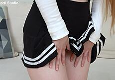 Malá baby Aliska Dark pije urinu a bere tři černochy do svých malých 18+ dírek Eks094