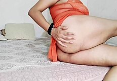 Seksi Nisha Bhabhi Apne Ex Boyfriend Se Khira Chut Mein Daalkar Fingering Kiya.